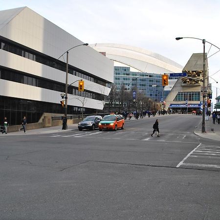 Livingsuites Toronto - 20 Blue Jays Way Экстерьер фото
