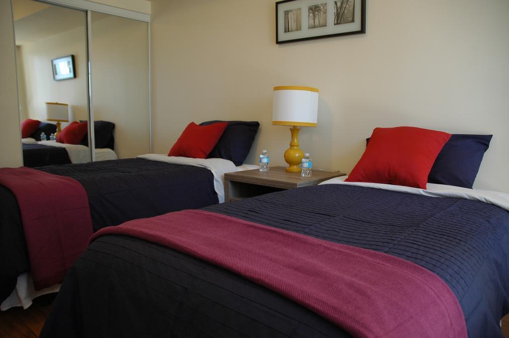 Livingsuites Toronto - 20 Blue Jays Way Экстерьер фото