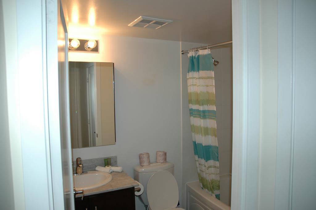 Livingsuites Toronto - 20 Blue Jays Way Экстерьер фото